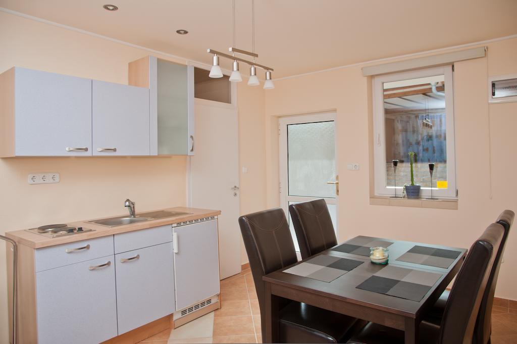 Alt Baden Apartement Dunaszekcso Ruang foto